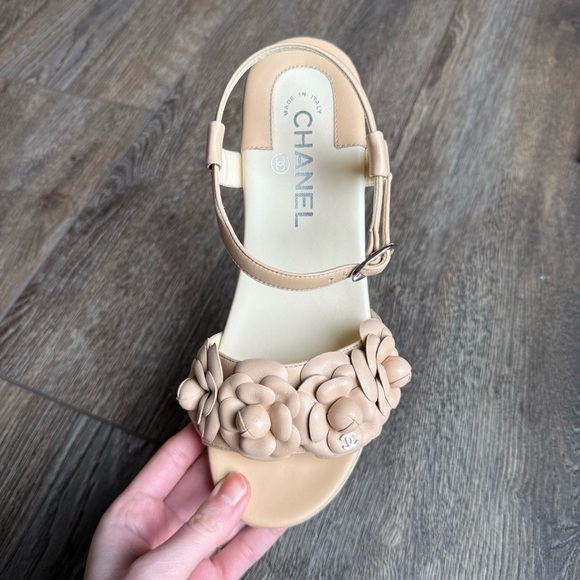 Chanel Camellia Flower CC logo Beige Strap Sandal - Picture 3 of 16